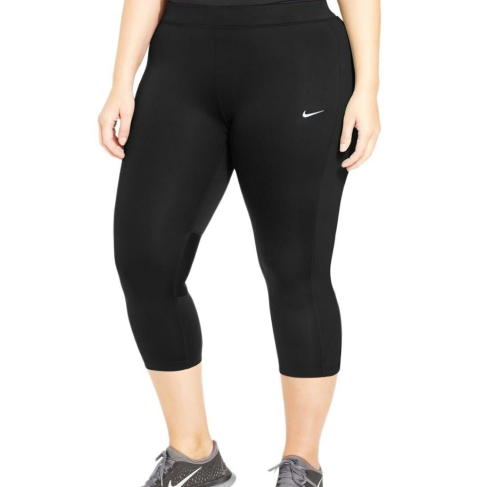 Nike Women's Plus Size Dri-FIT Essential Crop